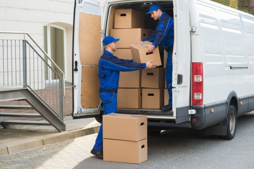 Packing and unpacking support for boxes and household contents